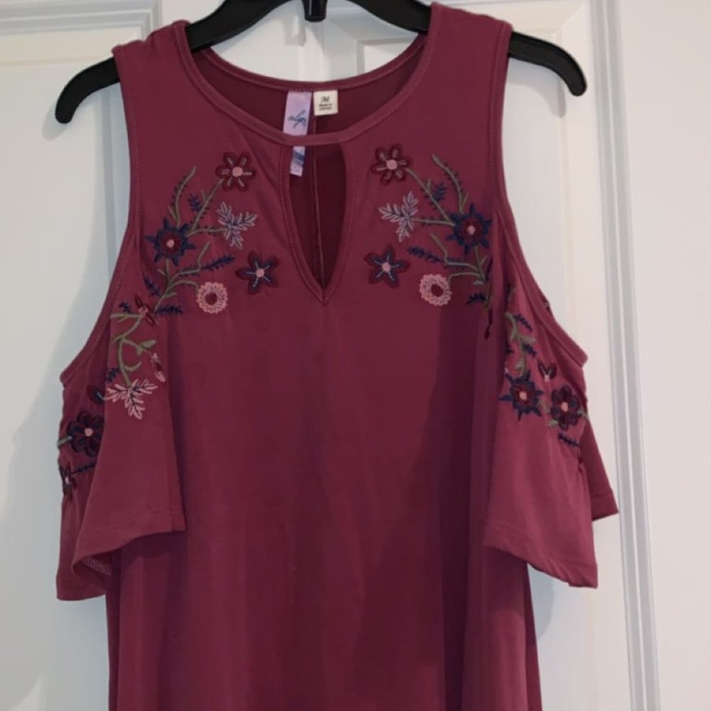 FRANCESCA'S- Floral Cold Shoulder Top